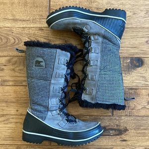 𝅺SOREL Joan of Arctic Boots Winter Snow Faux Fur Gray Houndstooth Plaid Size 7